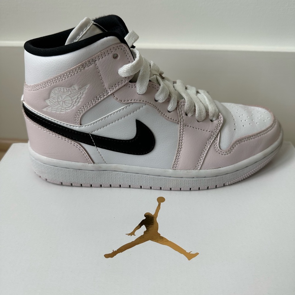 Women’s Air Jordan 1 Mid pink, white and black size 5.5 - Picture 3 of 4